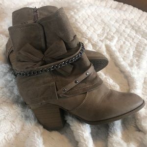 Jellypop ankle bootie